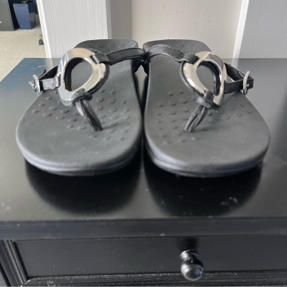 Vionic black Karina sandals Sz 8 - Picture 2 of 6